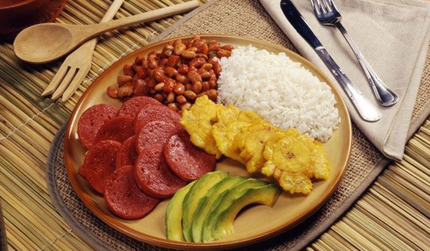 Bandera Dominicana plato típico de Punta Cana Bandera Dominicana typical dish from Punta Cana