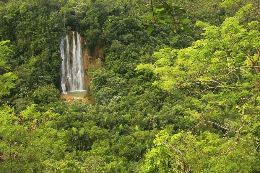 El Limón cascada, República Dominicana Riding a Horse up to the Salto del Río Limón