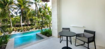 Terraza con vista a la piscina en resort Lopesan Costa Bávaro en Punta Cana