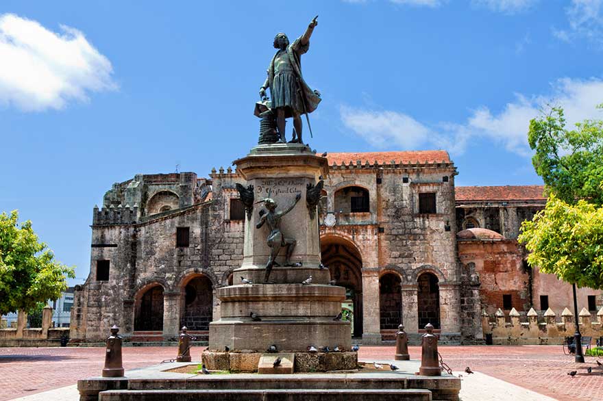 Statue in Columbus Park in Santo Domingo