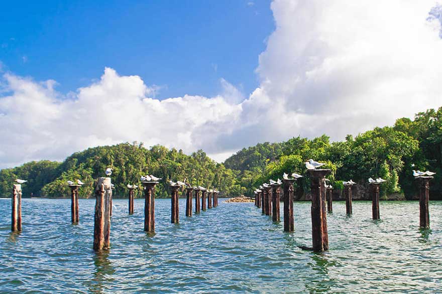 Muelle de la Perla avec les colonnes de l’ancienne gare en Republique dominicaine