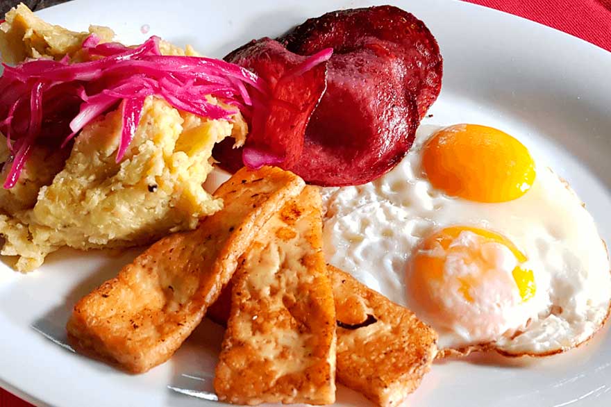 Variante del plato de Mangú, típico de Punta Cana