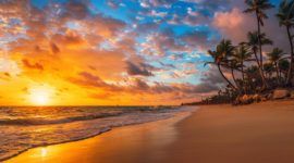 Bord de mer de Playa Cosón, Samaná, au coucher du soleil