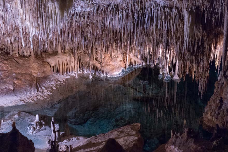 Estalactitas-en-cueva-de-las-maravillas-en-república-dominicana