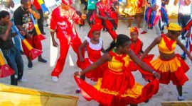 grupo-de-dominicanos-bailando-danza-típica-dominicana