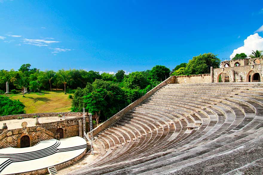 Kulturelle Aktivitäten in Punta Cana: Amphitheater Los Altos del Chavón - Dominikanische Republik