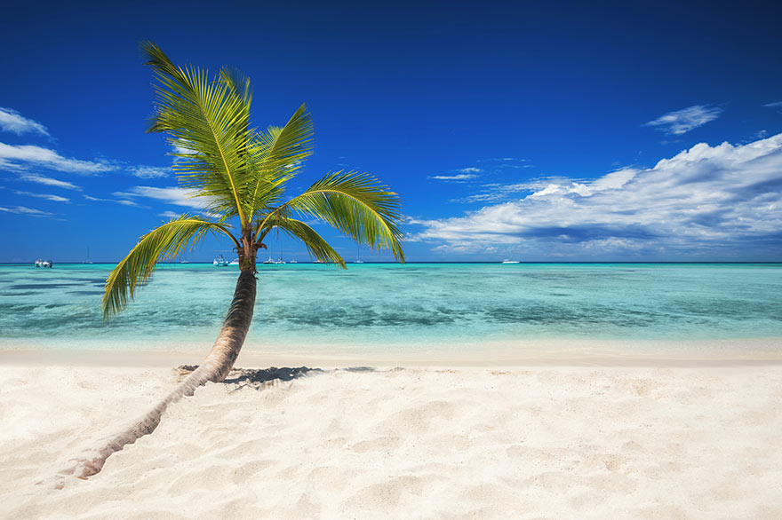 Weißer Sand und kristallklares Wasser am Playa Bávaro, einem der besten Strände der Welt